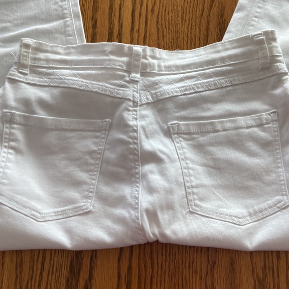 Sized 8 white jeans. Great condition. - Picture 4 of 5